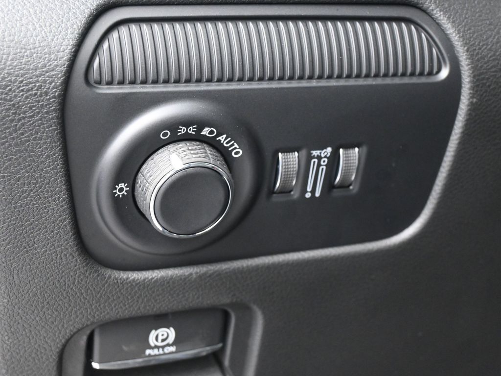 New 2026 Silver Zynith Jeep Summit Obsidian image 16