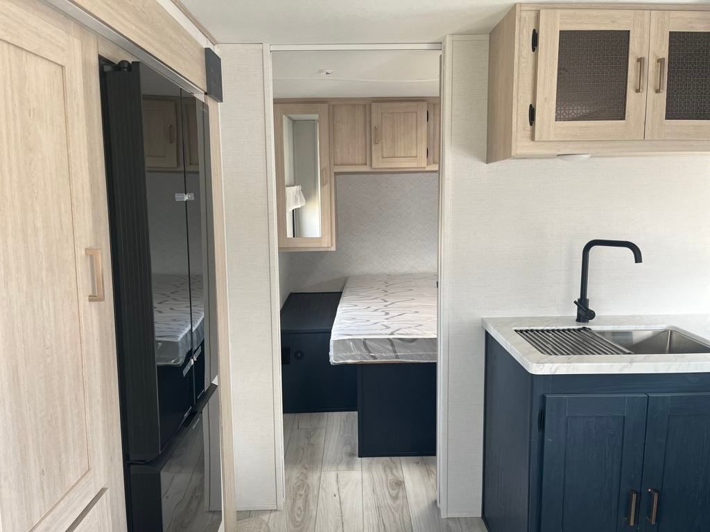 2025 Prime Time Avenger 25 MKB Travel Trailer