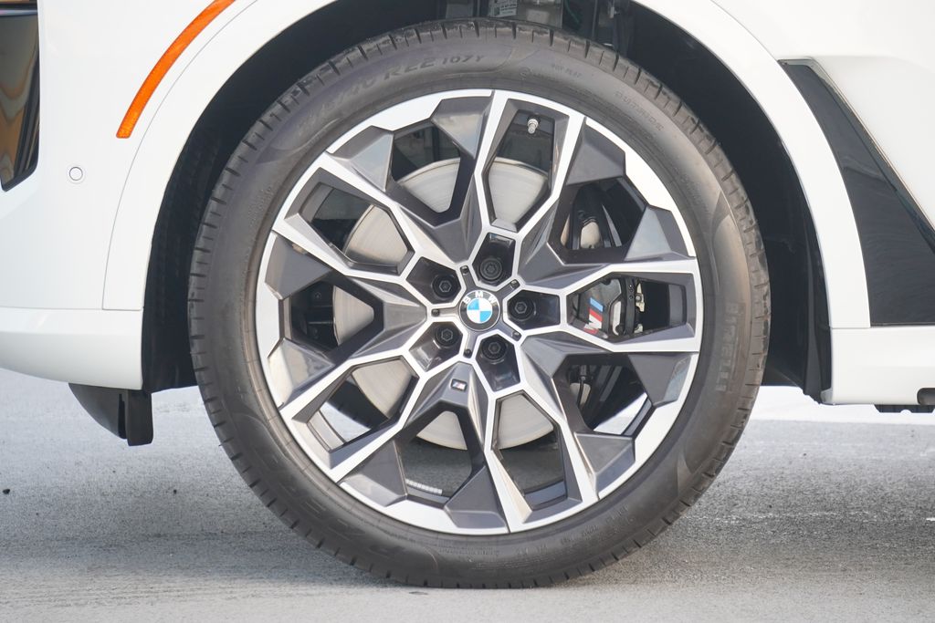 2025 BMW X7 M60i 5