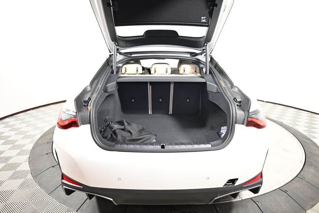 Thumbnail: 2025 BMW i4 - 10