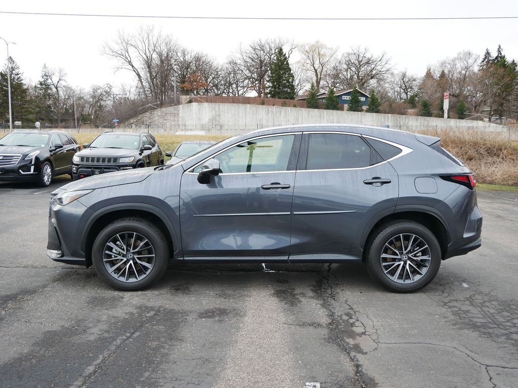 View vehicle photo 3