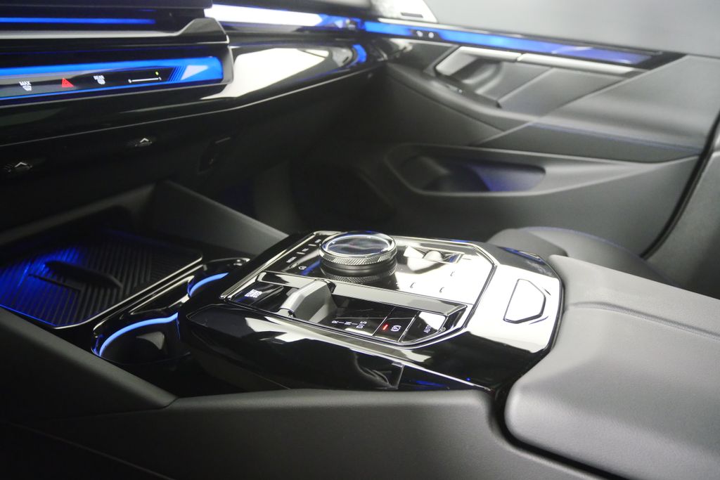 Thumbnail: 2024 BMW 5 Series - 24