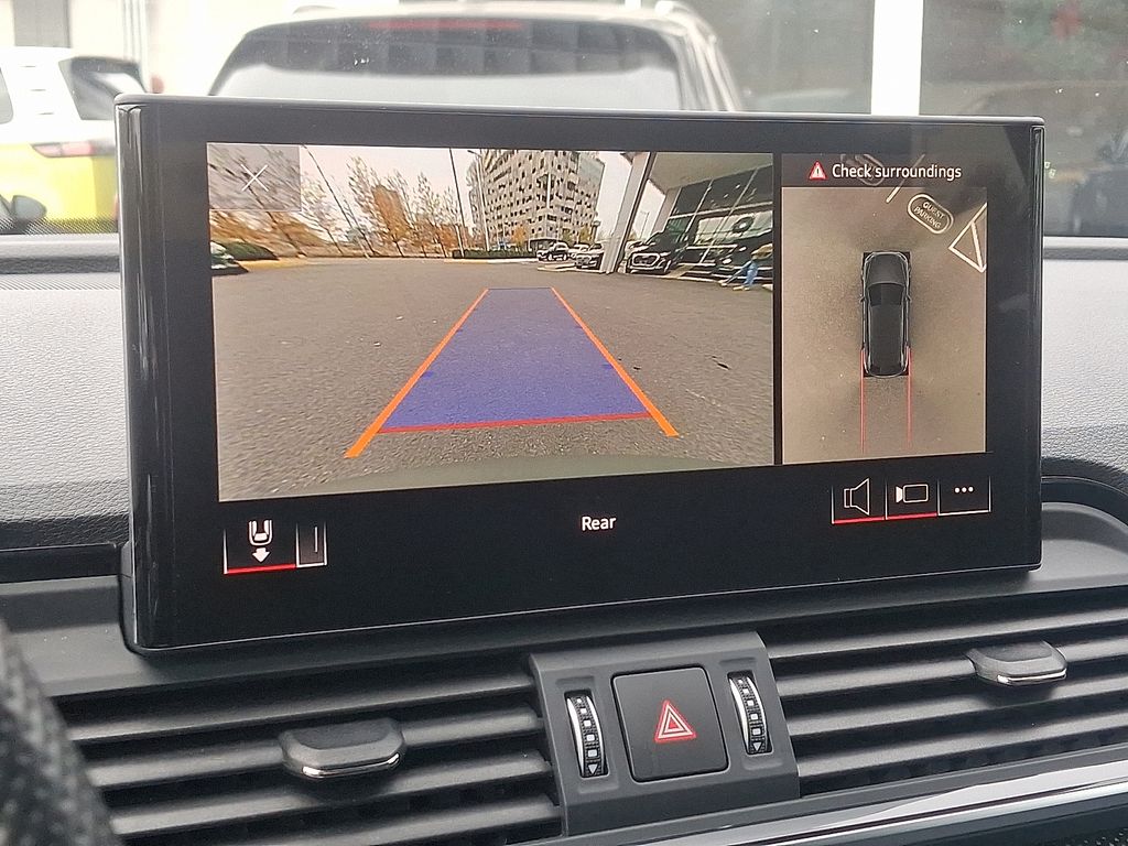 Thumbnail: 2023 Audi SQ5 - 18