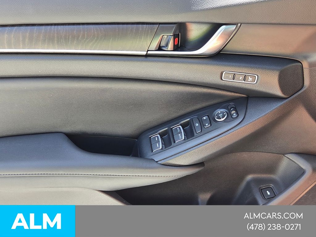 Used 2022 White Honda Touring image 25