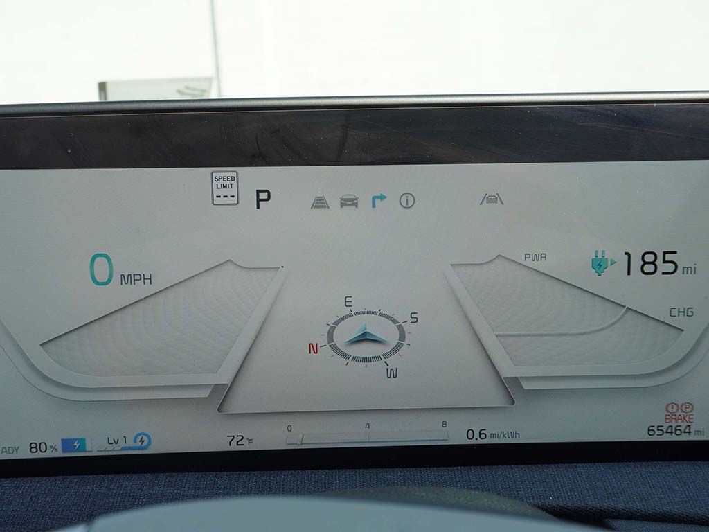 Used 2024 White Kia Wind image 44