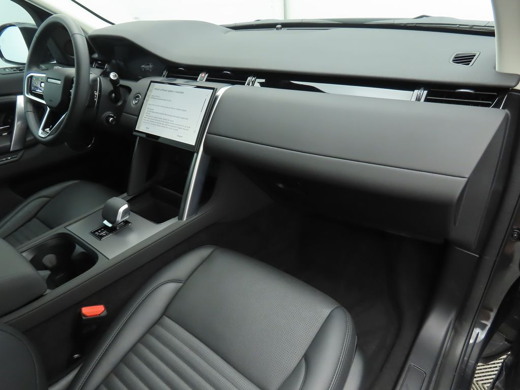 Thumbnail: 2025 Land Rover Discovery Sport - 17