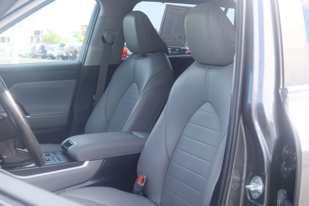 Used 2023 Toyota Highlander SUV