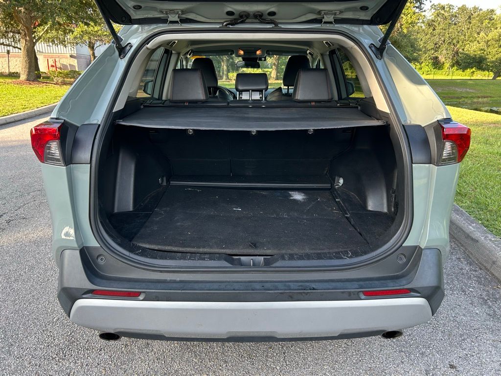 Thumbnail: 2021 Toyota RAV4 - 10