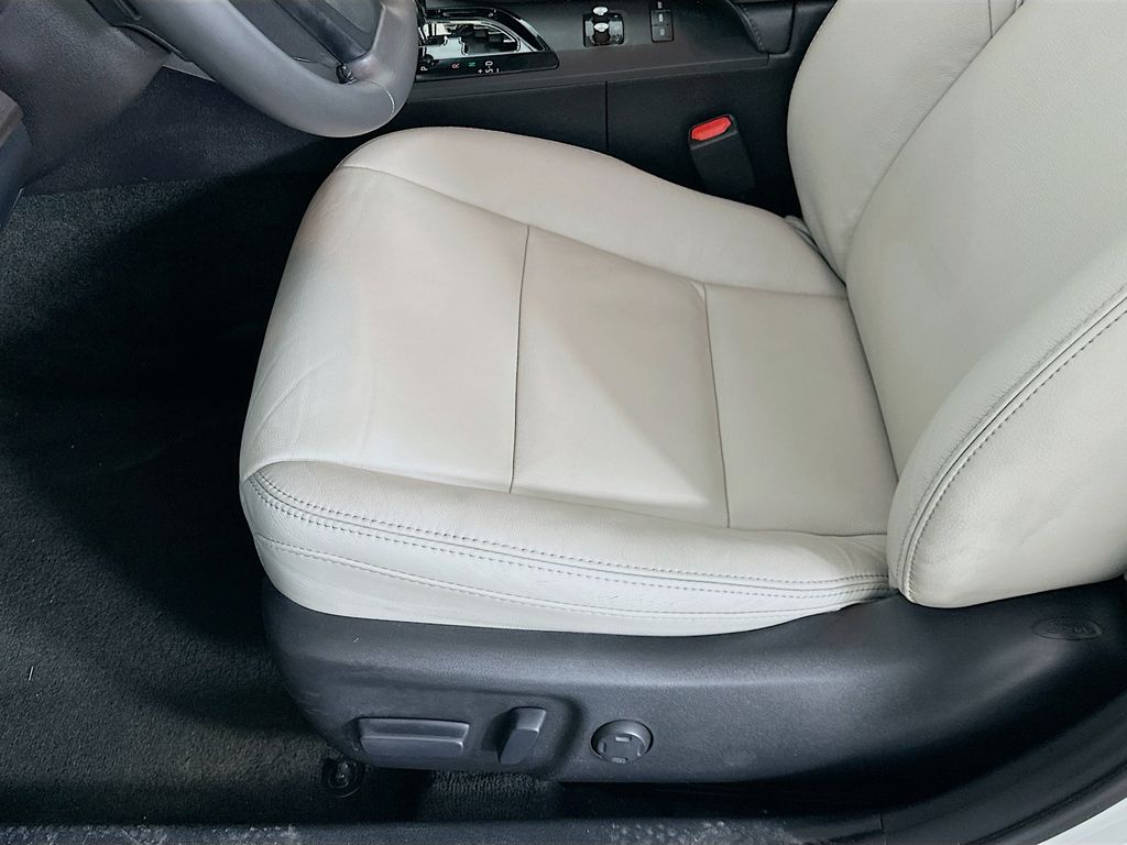 2017 Toyota Avalon Limited 19