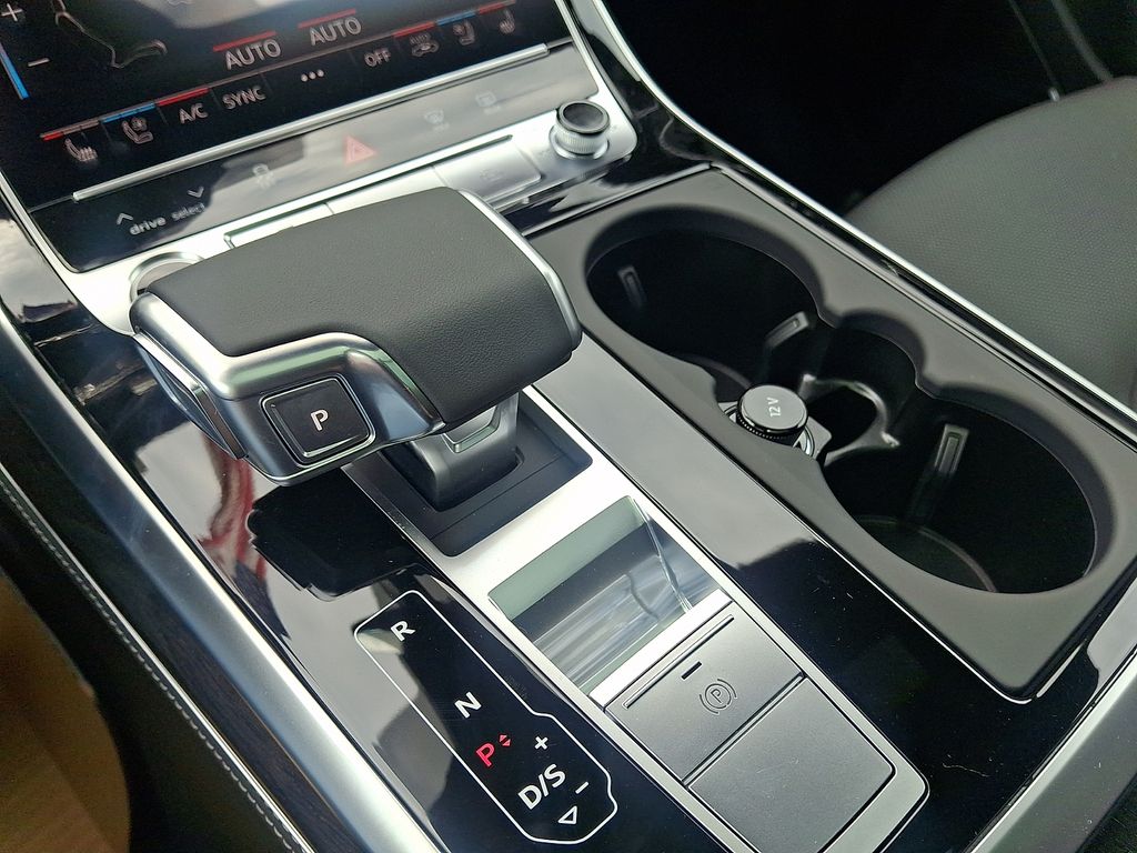 Thumbnail: 2026 Audi Q8 - 12