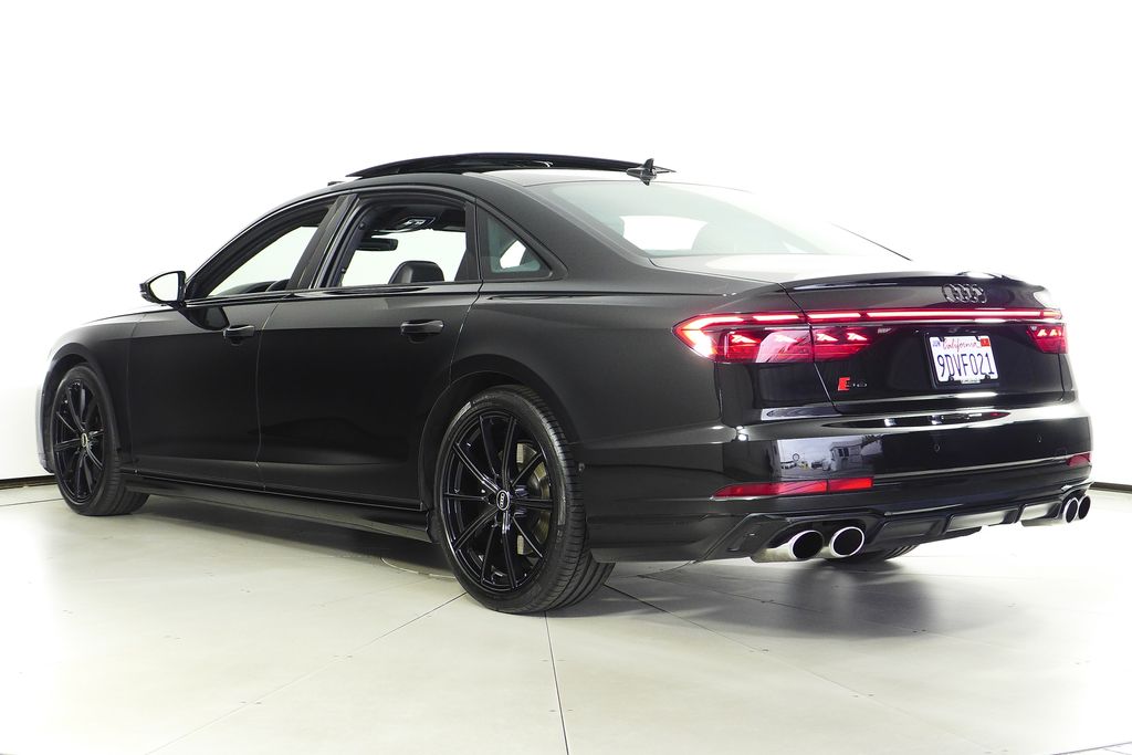 Thumbnail: 2022 Audi S8 - 9