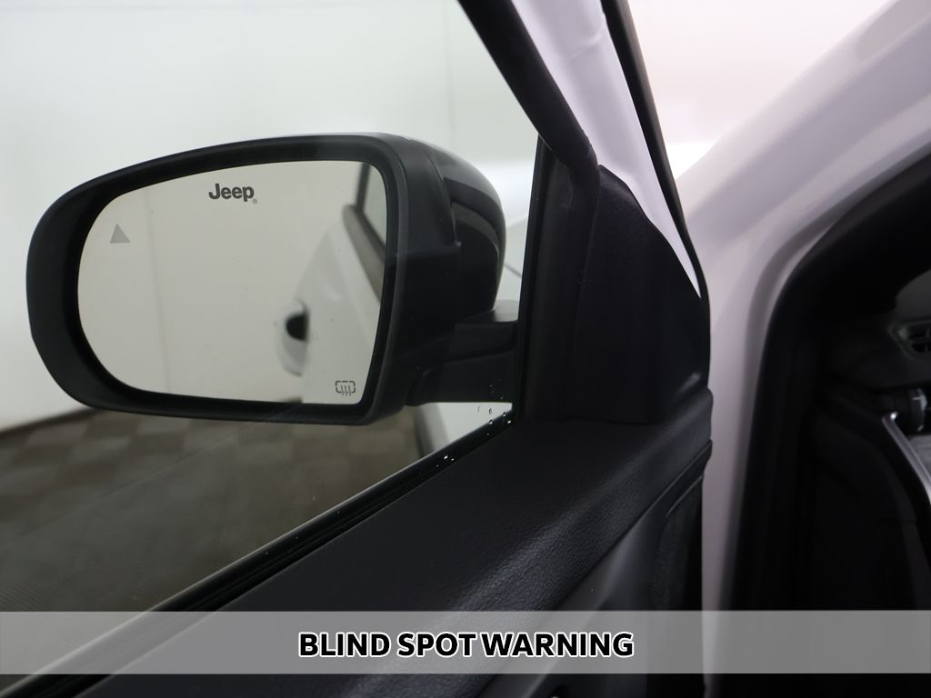 Used 2025 White Jeep Latitude image 3