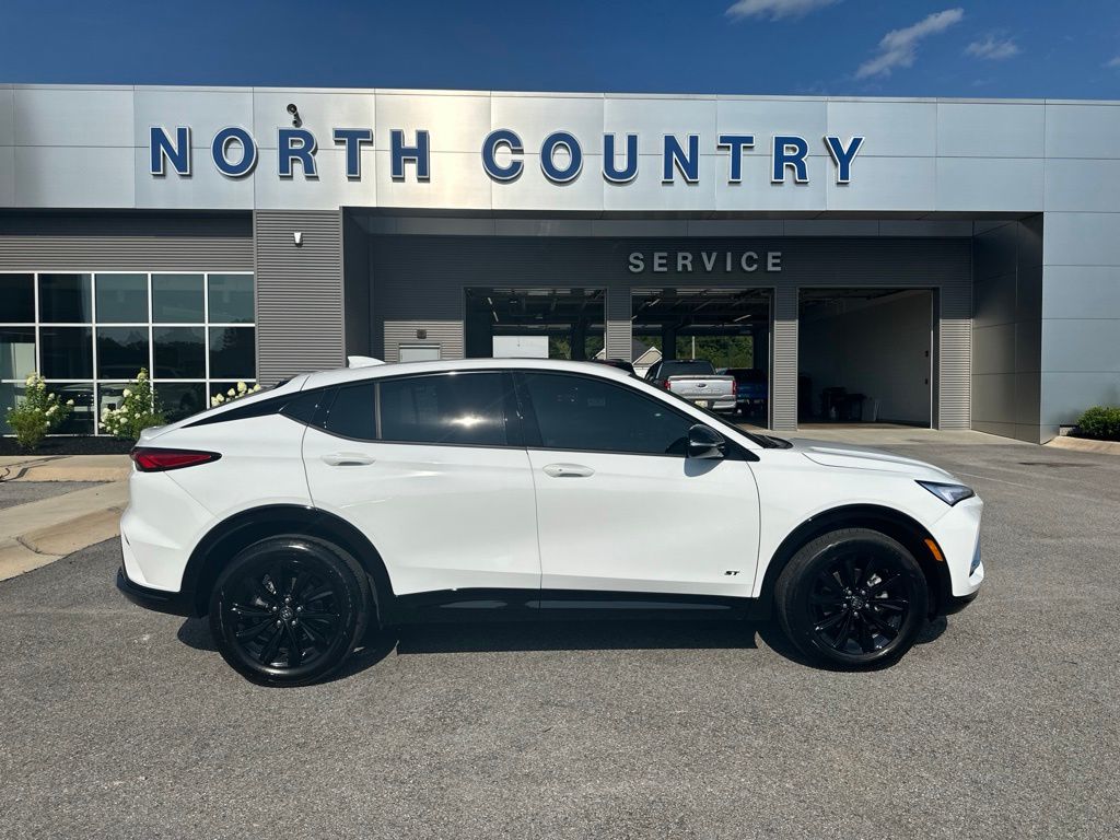Summit White 2025 Buick Envista SUV / Crossover Front-Wheel Drive 6-Speed Automatic