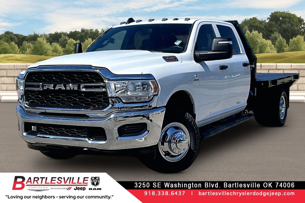 2024 RAM 3500 Chassis Tradesman Crew Cab LB DRW 4WD