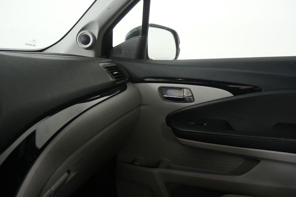 Thumbnail: 2019 Honda Pilot - 16