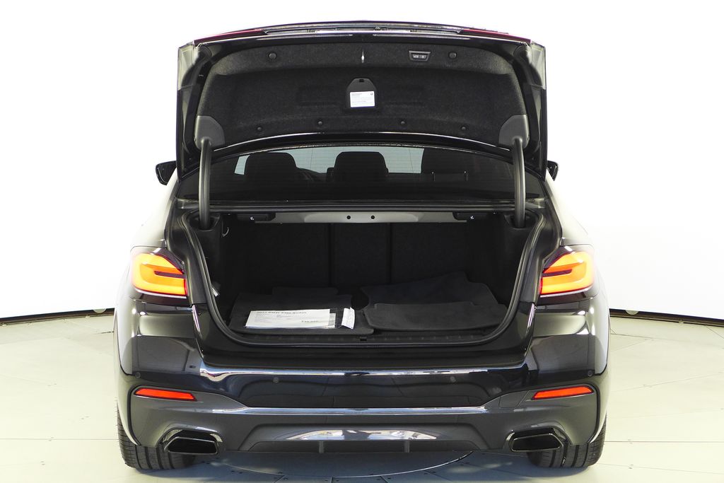 Thumbnail: 2023 BMW 5 Series - 10