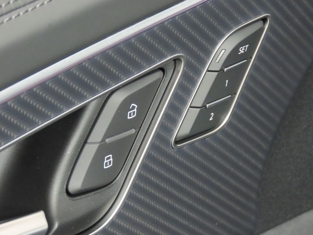 Thumbnail: 2026 Audi RS Q8 - 29