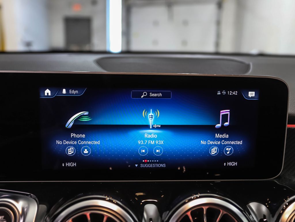 Thumbnail: 2021 Mercedes-Benz GLB - 15