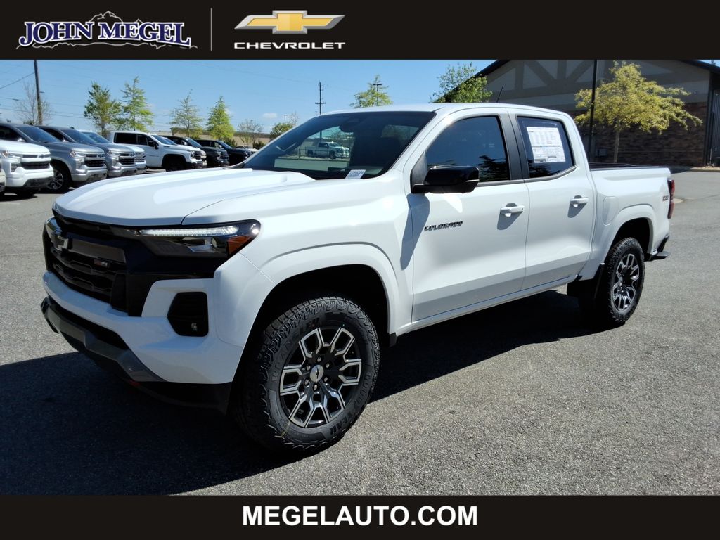 Summit White 2026 Chevrolet Colorado Pickup Truck Four-Wheel Drive 8-Speed Automatic