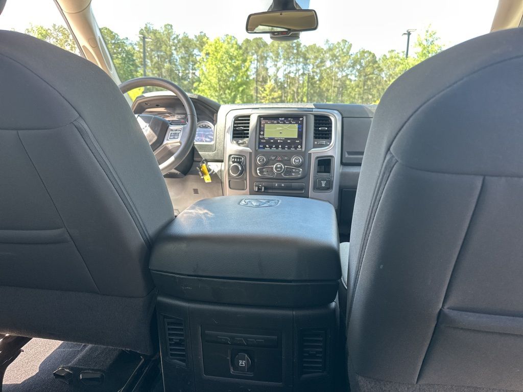 2023 Diamond Black Crystal Pearlcoat Ram 1500 Classic SLT RWD Truck