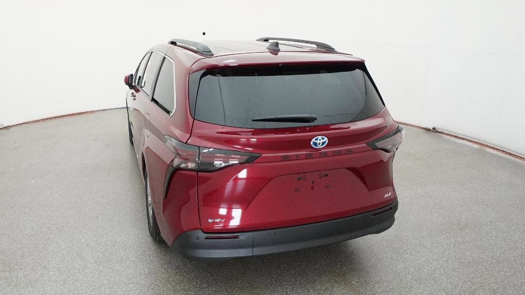 Thumbnail: 2025 Toyota Sienna - 15