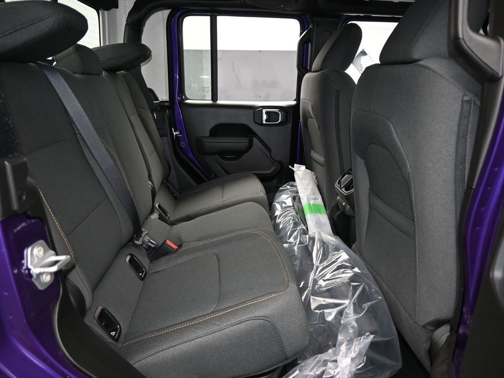 New 2026 reign Jeep Sport image 33