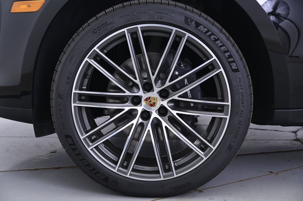 Thumbnail: 2025 Porsche Macan - 11
