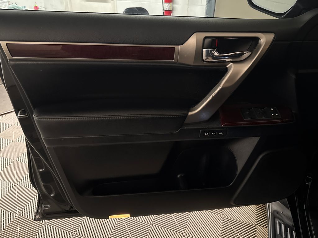 Used 2016 Black Lexus 460 Luxury image 17