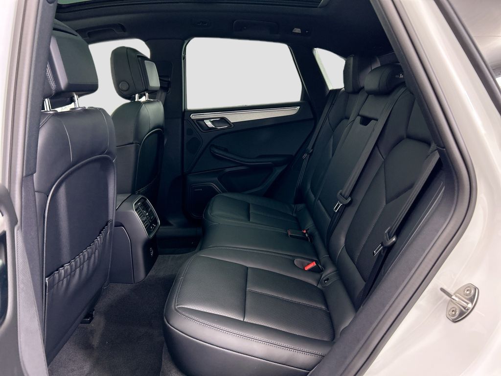 Thumbnail: 2026 Porsche Macan - 19