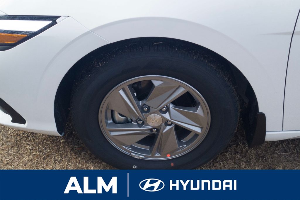 New 2026 White Hyundai SE image 11
