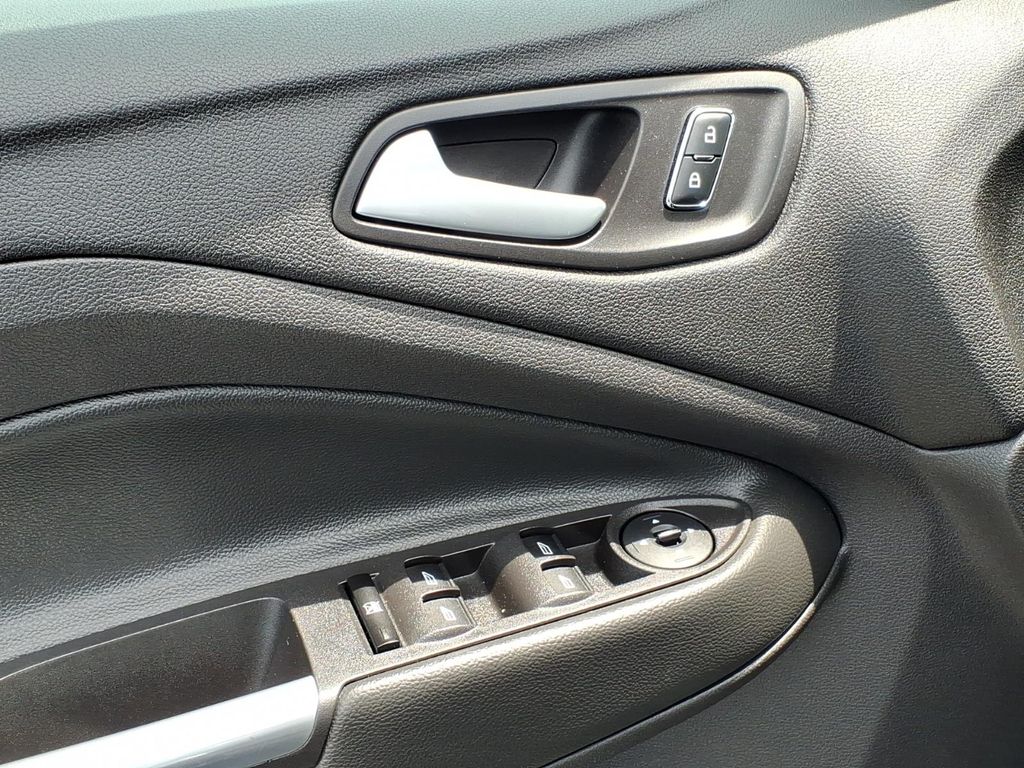 used 2013 Ford Escape car, priced at $11,900