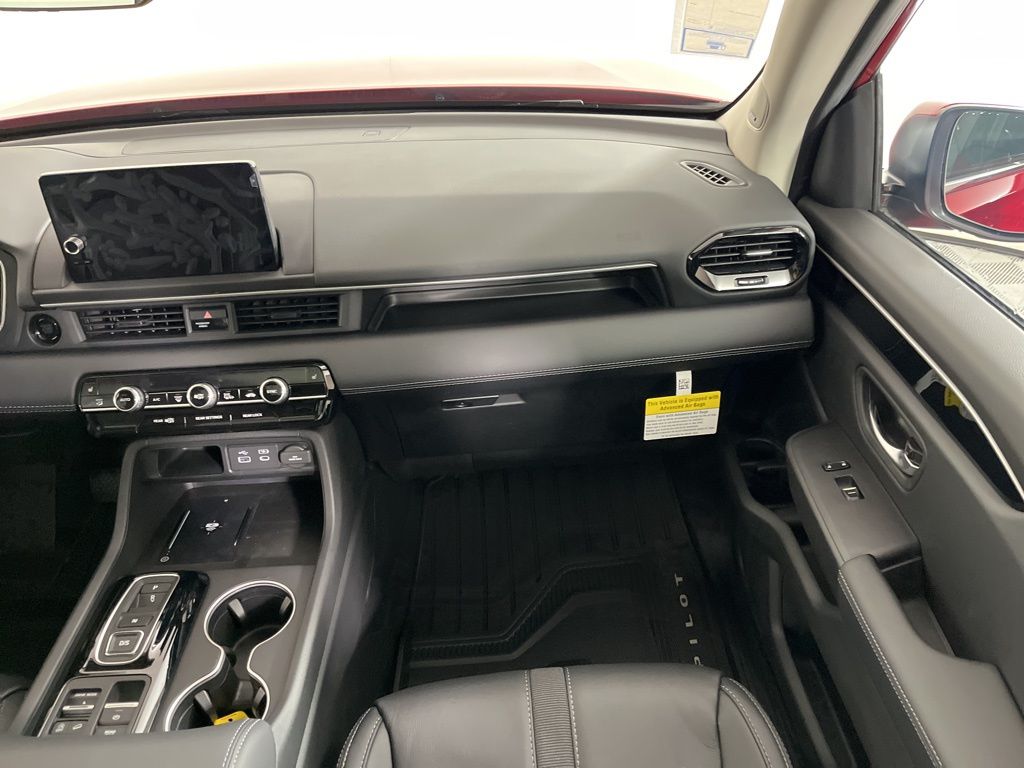 2025 Honda Pilot Touring 16