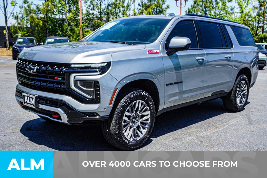 Used 2025 Gray Chevrolet Z71 image 3