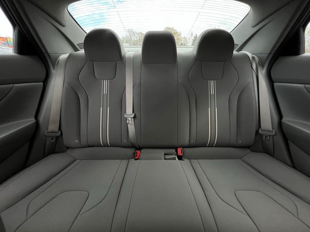 2023 Hyundai Elantra SEL photo