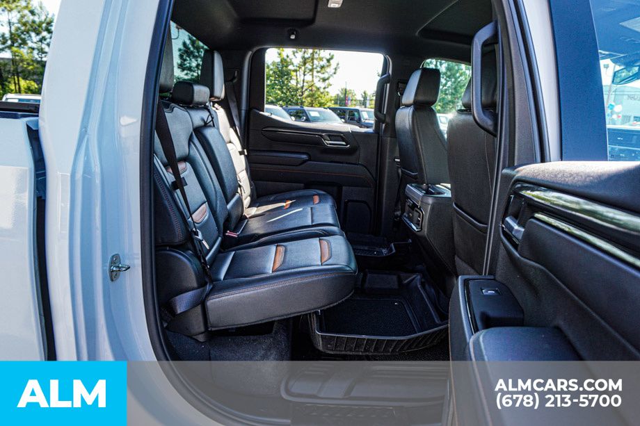 Used 2022 White GMC AT4 image 22