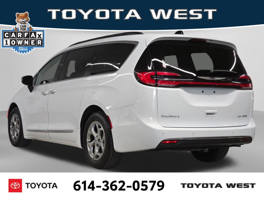 Used 2023 White Chrysler Limited image 9