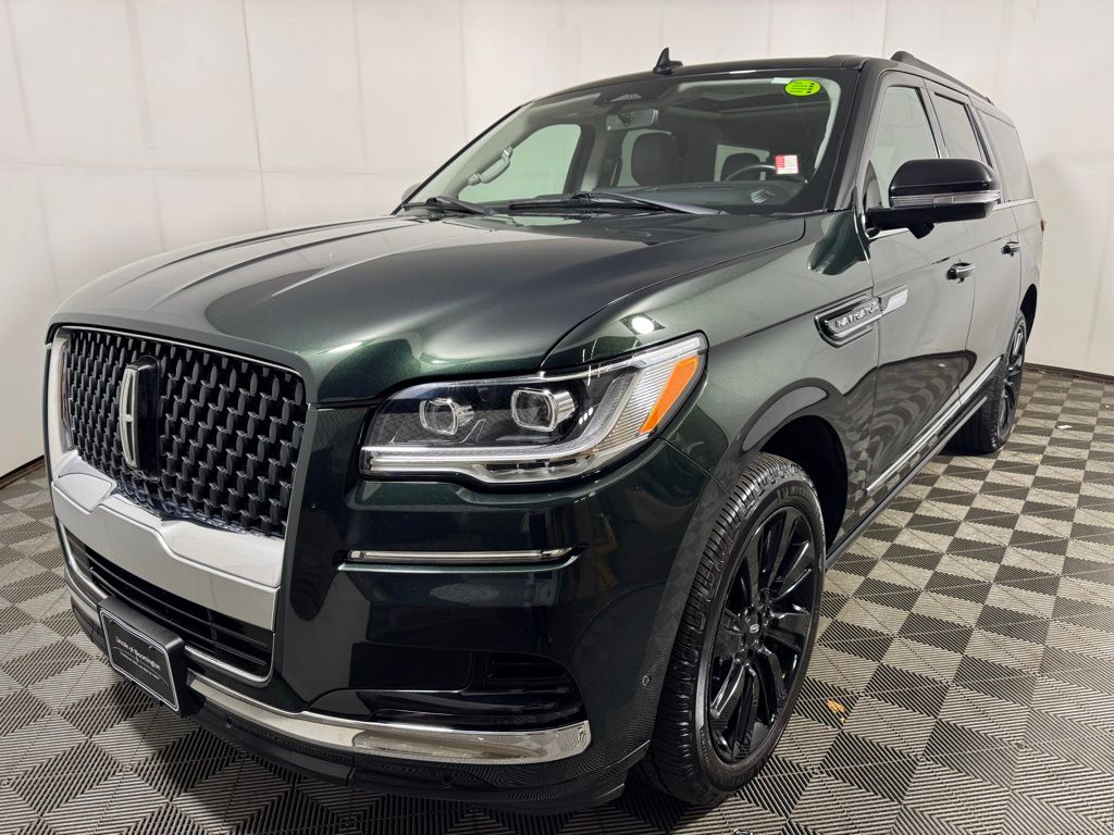 Manhattan Green Metallic Premium Colorant 2022 Lincoln Navigator SUV / Crossover Four-Wheel Drive Automatic