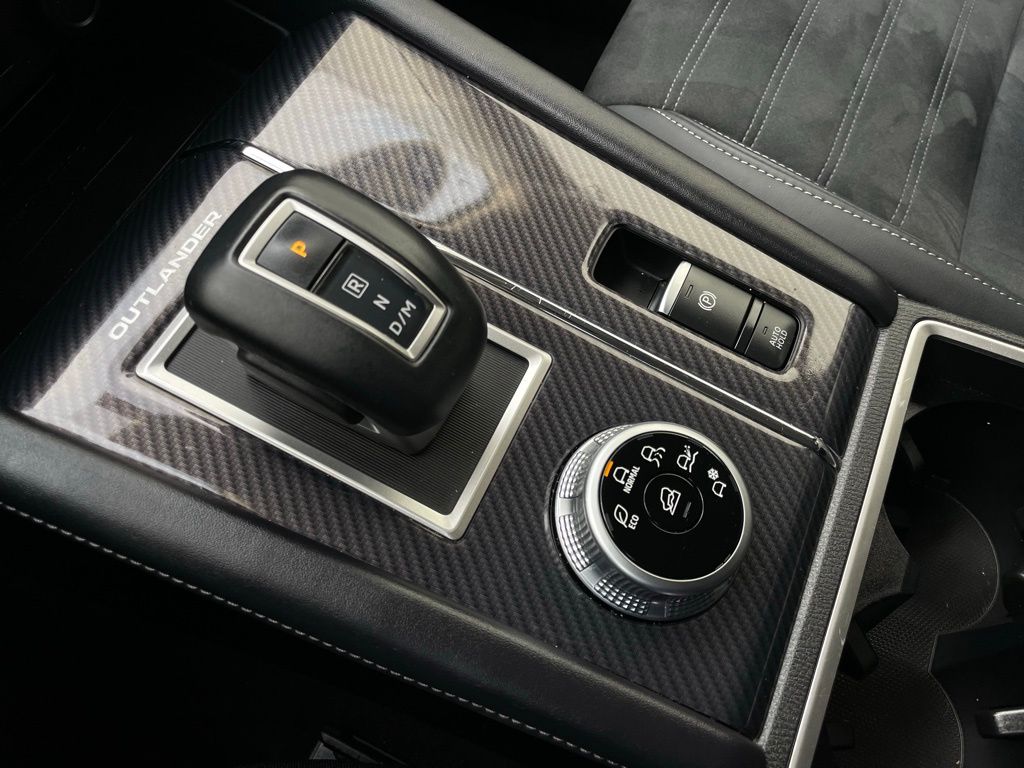 Thumbnail: 2024 Mitsubishi Outlander - 19