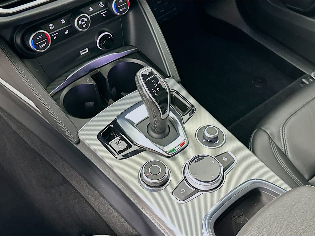 Thumbnail: 2020 Alfa Romeo Stelvio - 16