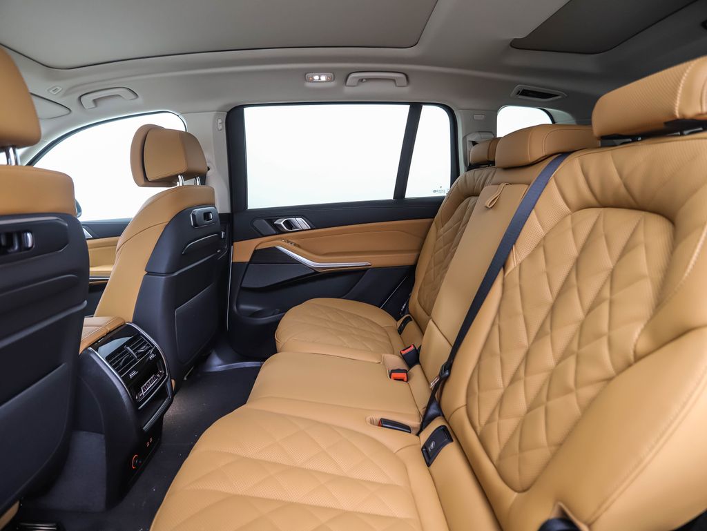 Thumbnail: 2026 BMW X7 - 23