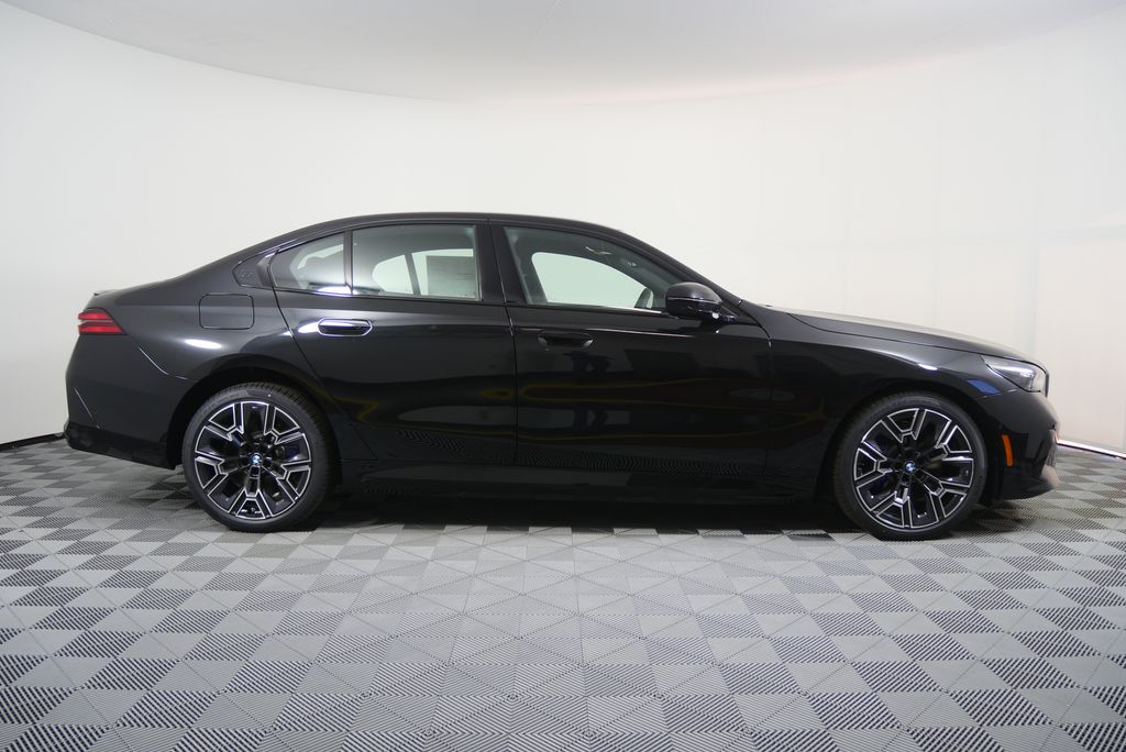Thumbnail: 2027 BMW 5 Series - 2