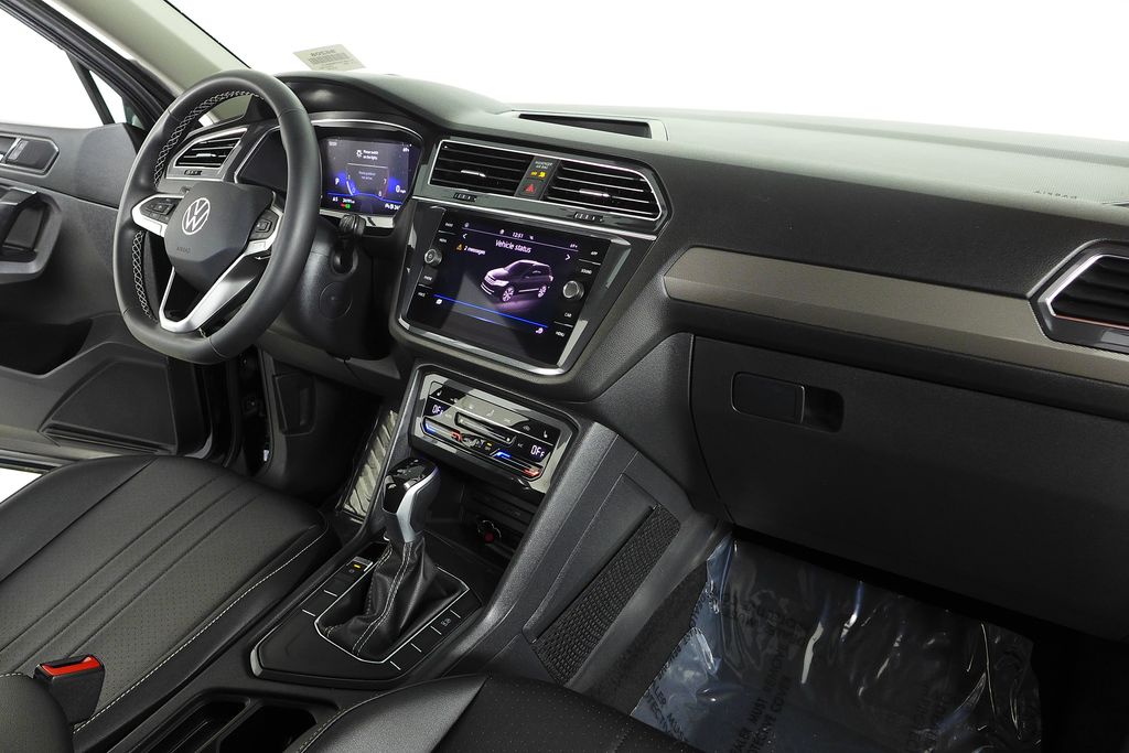 Thumbnail: 2023 Volkswagen Tiguan - 13