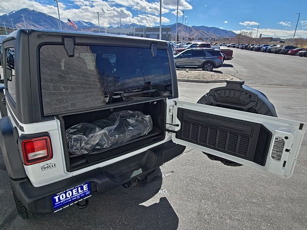 Used 2021 White/off-white Jeep Sport S image 42