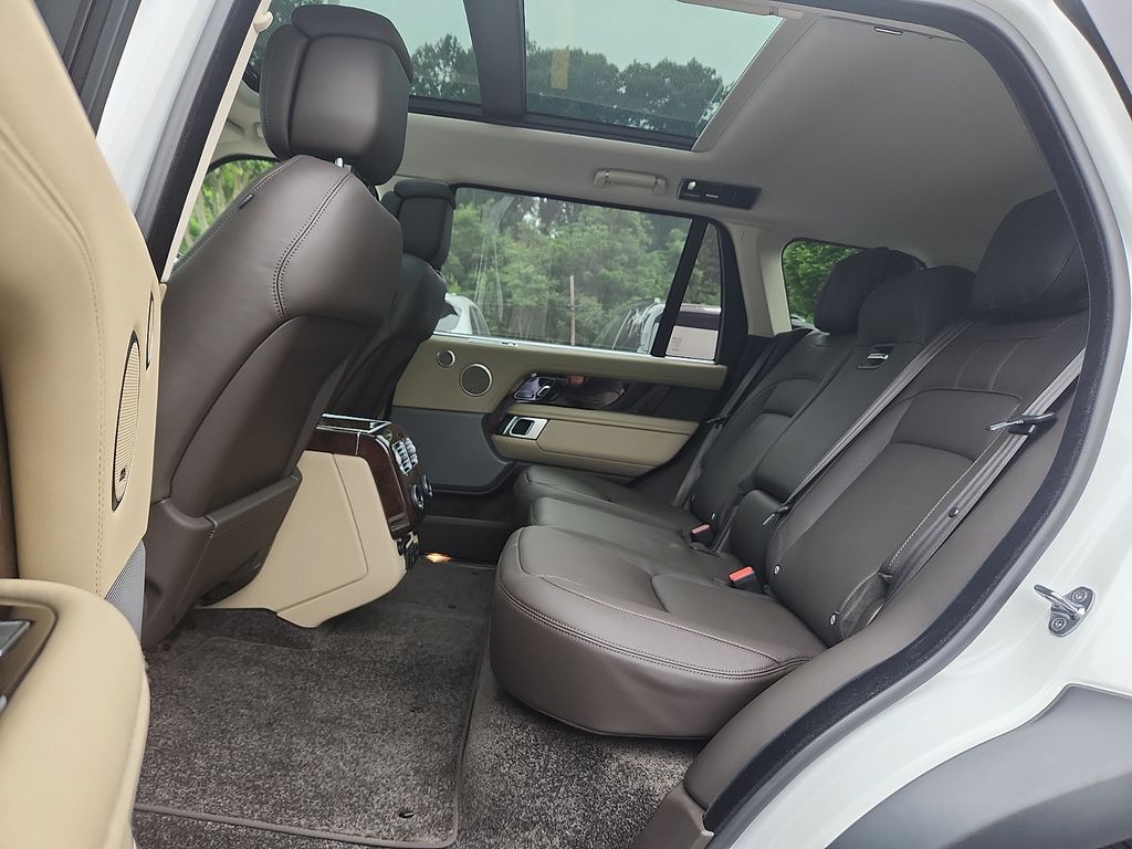 Thumbnail: 2020 Land Rover Range Rover - 10