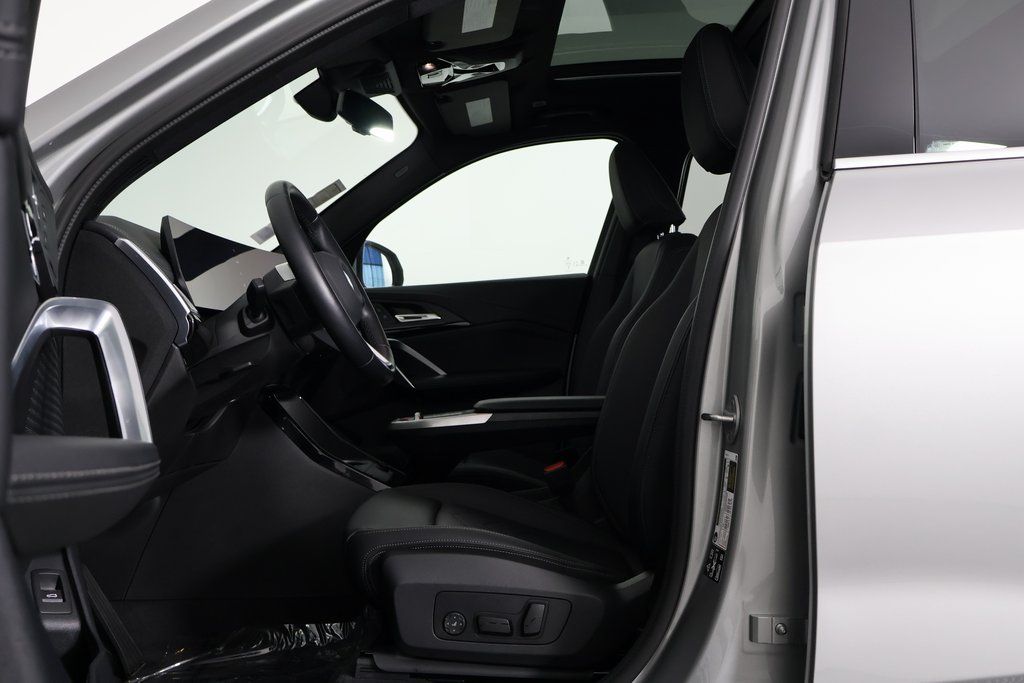 Thumbnail: 2025 BMW X1 - 10