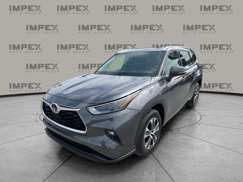 2022 Toyota Highlander XLE 4x2 V6's photo