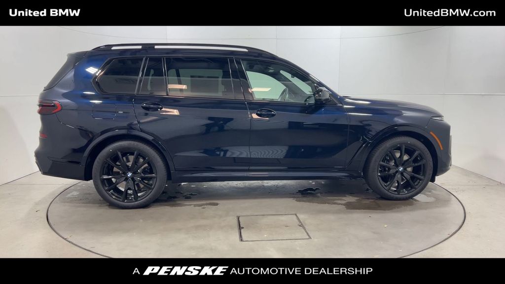 2025 BMW X7 M60i 9