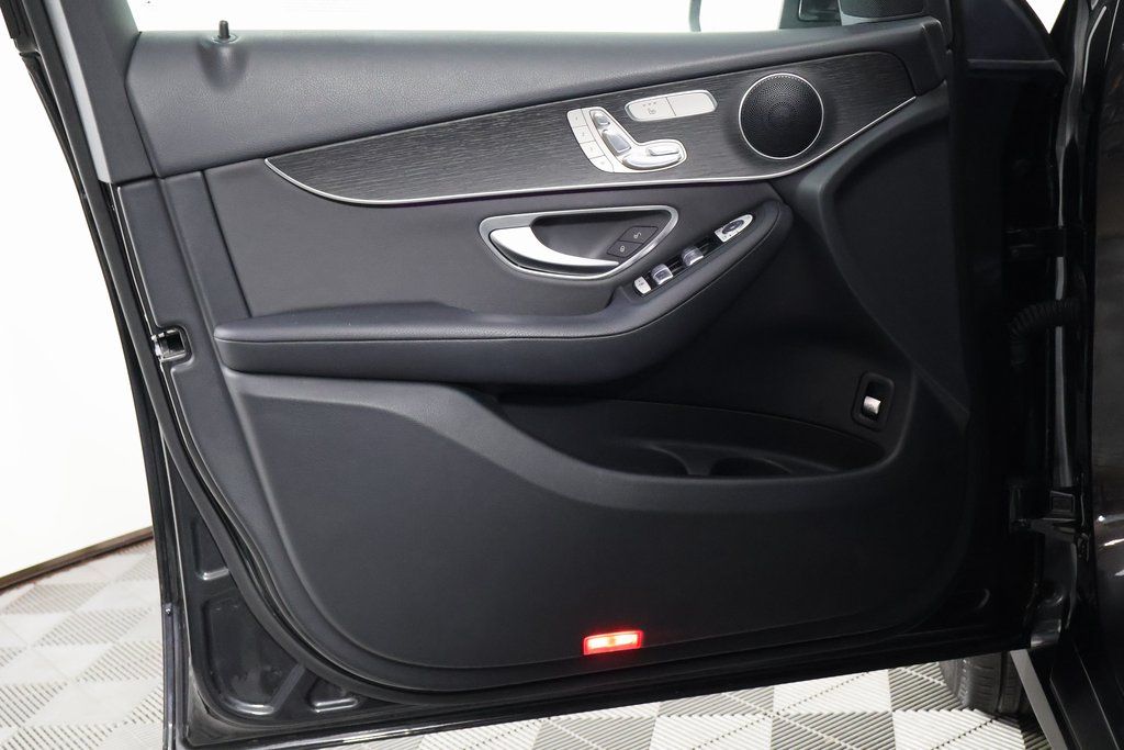 Thumbnail: 2022 Mercedes-Benz GLC - 12