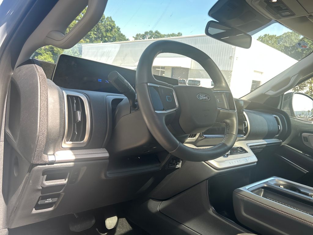 Used 2025 Gray Ford Active image 7