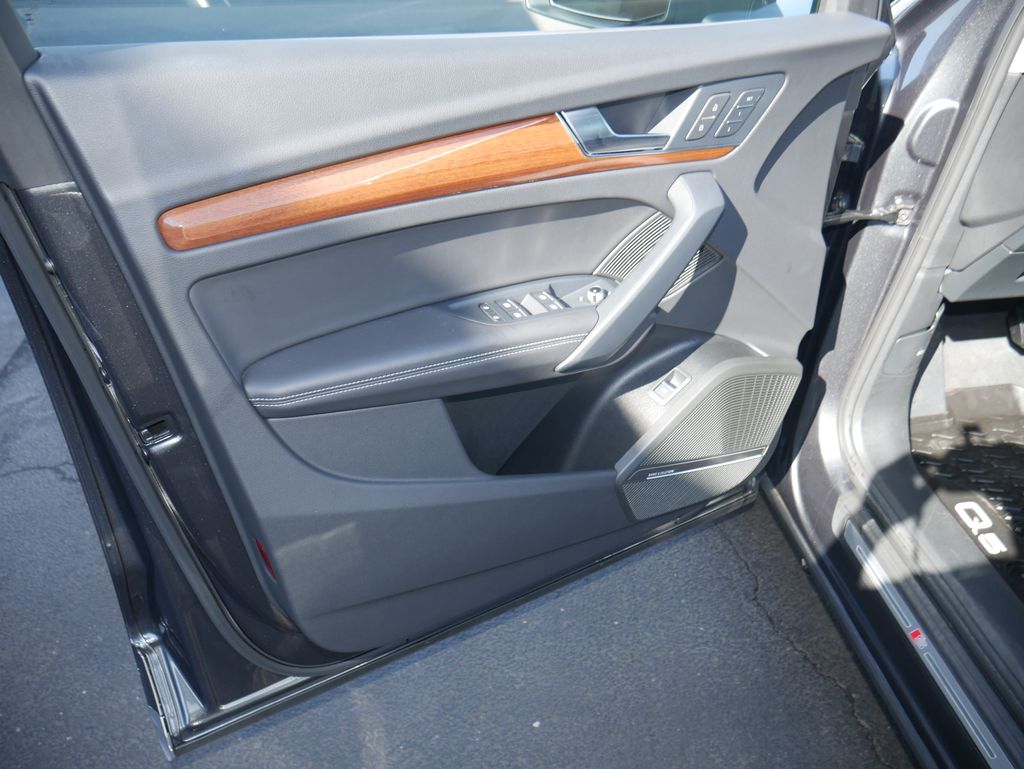 Thumbnail: 2023 Audi Q5 - 4